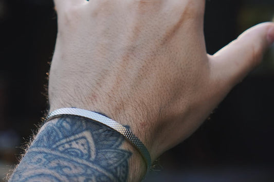 Discover the Hottest Men's Bracelet Trends of 2023! - Velvilo