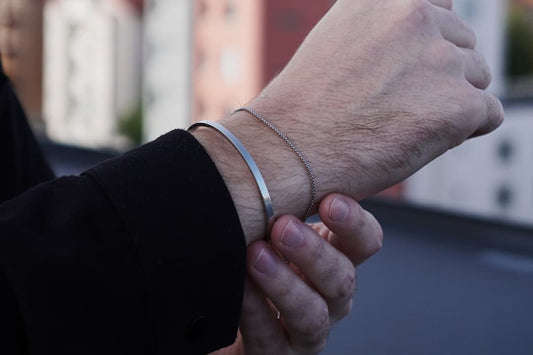 How to Take Care of Your Men's Bracelets - Velvilo