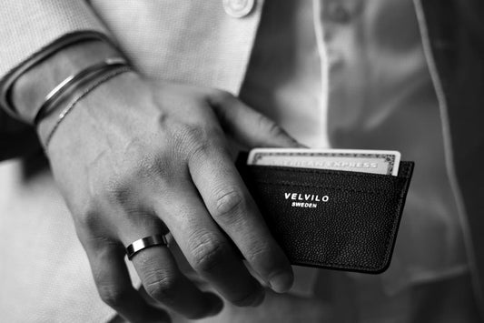 Minimalist lifestyle with card case: Less stuff, more order - Velvilo