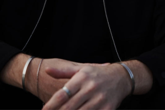 Are you looking for large rings for men? One-size-fits-all design - Velvilo