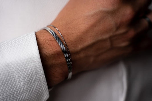 Bracelet Guys: A Stylish Guide to Wristwear for Men - Velvilo