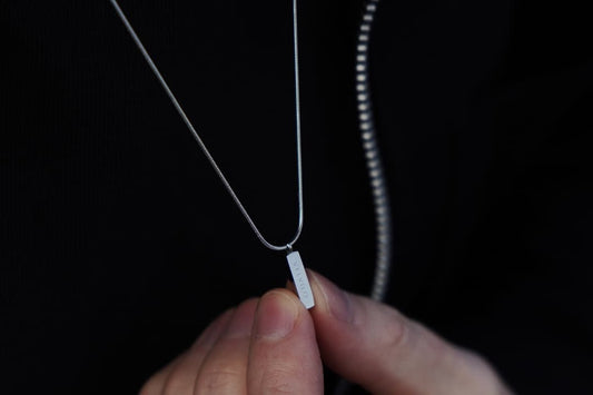 How to match your necklace with your outfit - Velvilo